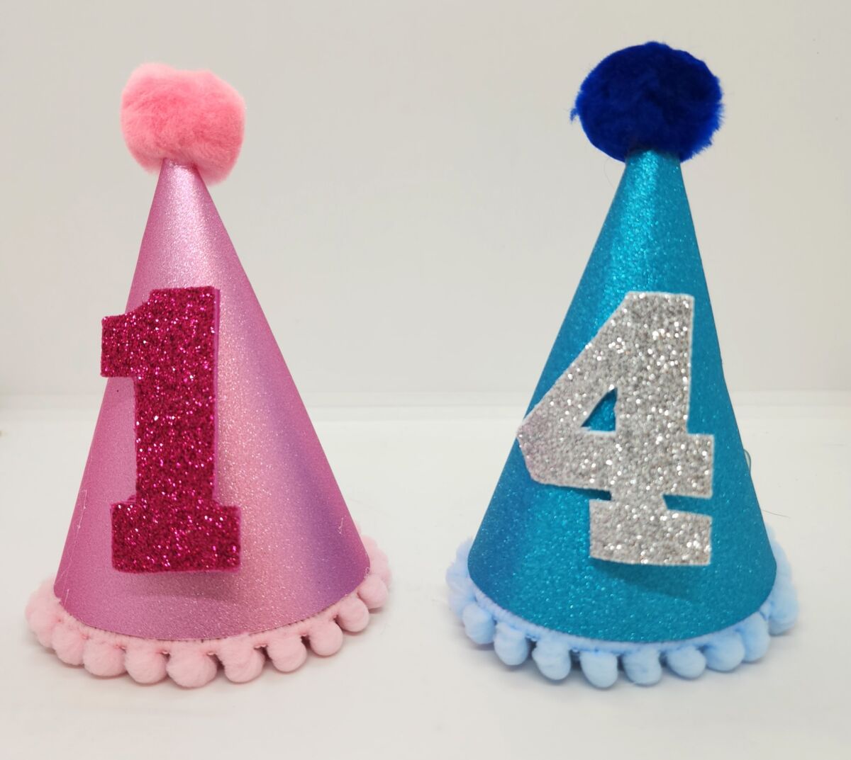 Bonete con Pompones y número